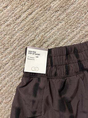 CALIA by Carrie Underwood High-Rise Step Up Short - Brown